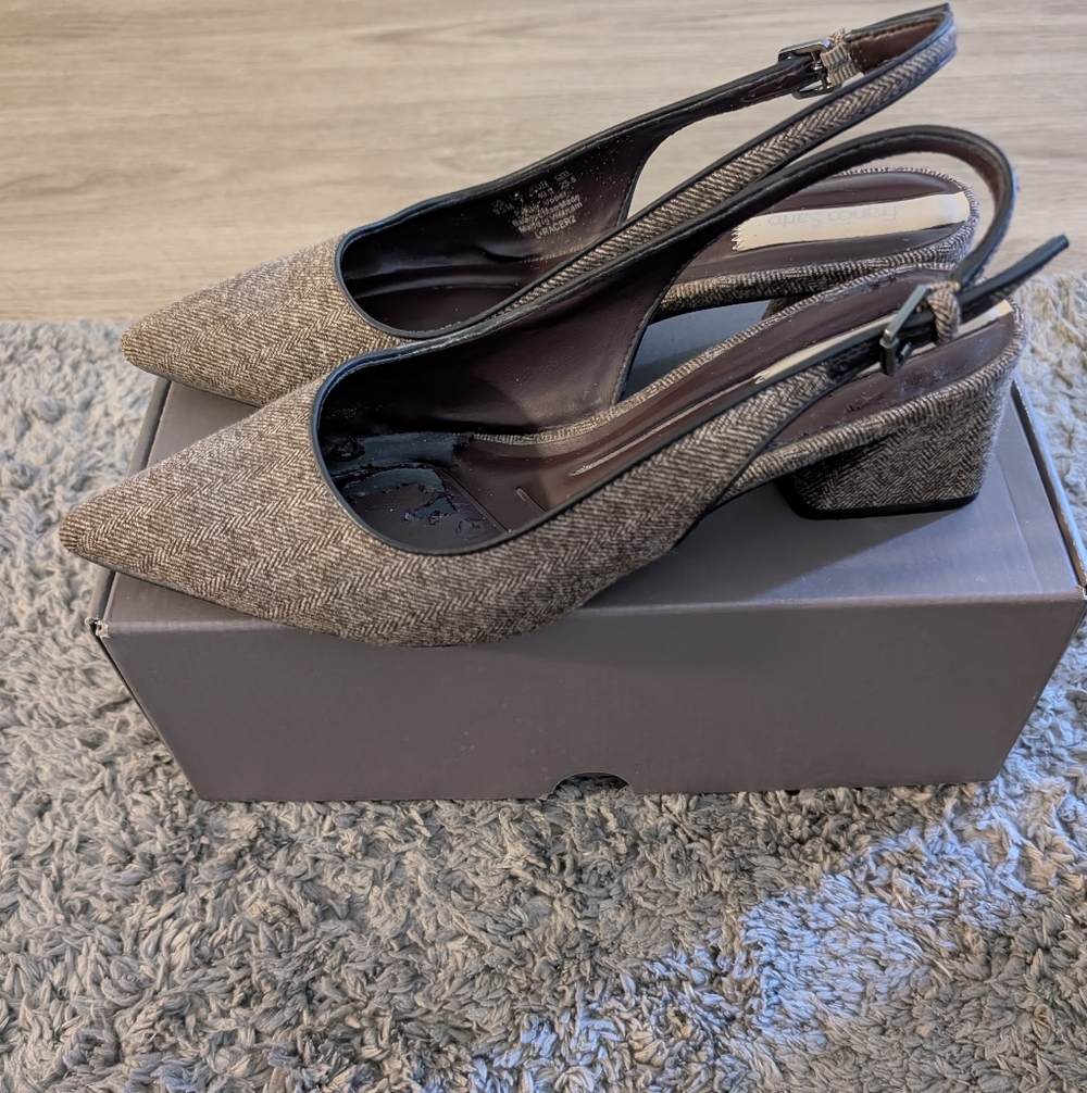 Franco Sarto Racer Pointed Toe Pump in Taupe herringbone. Size US 9.5